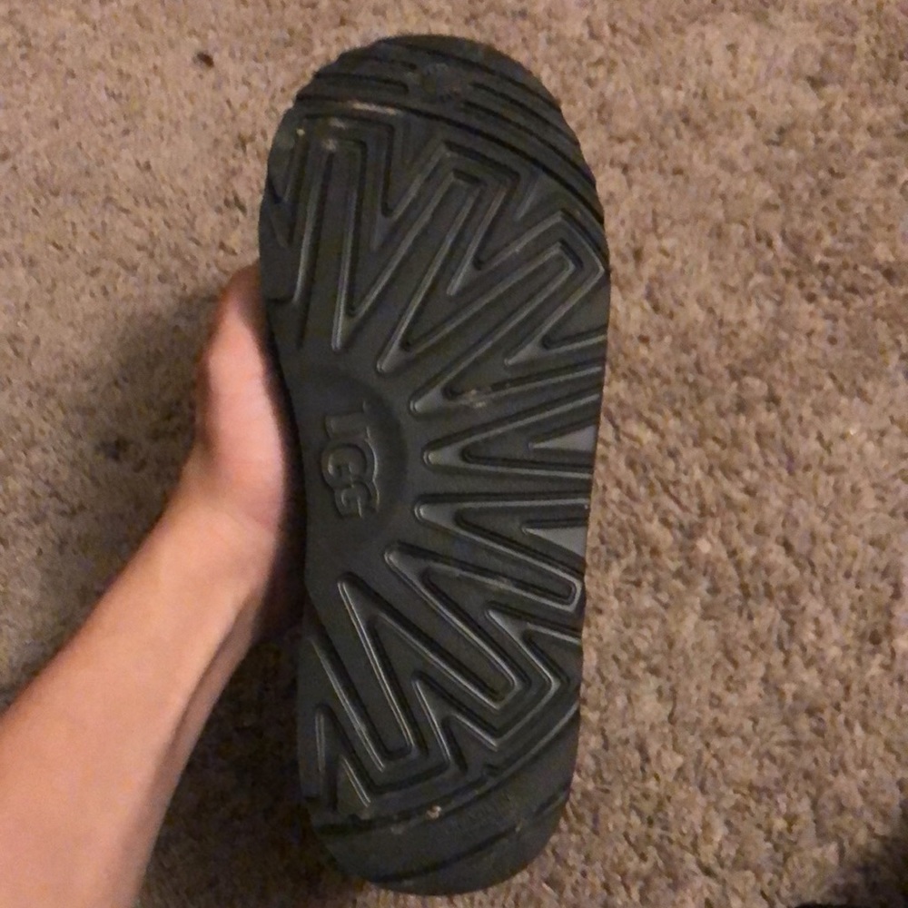 UGGS - Picture 6 of 8